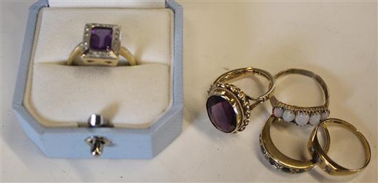 5 x 9ct gold gem set rings including amethyst